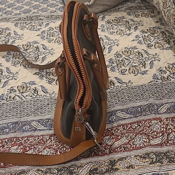 Vintage Rare Dooney & Bourke All-Weather Leather Norfolk Purse - Picture 7 of 8